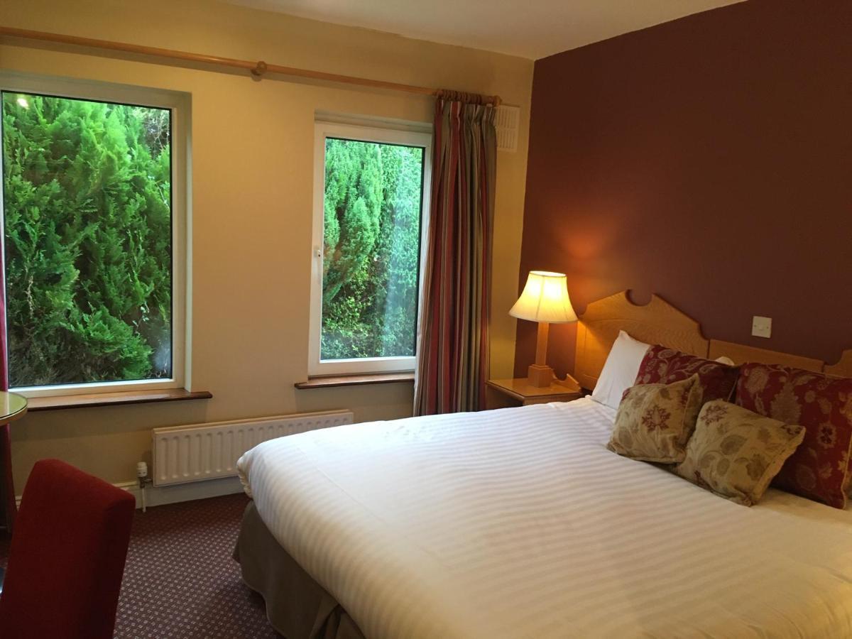 Glenwood House Hotel Carrigaline Room photo